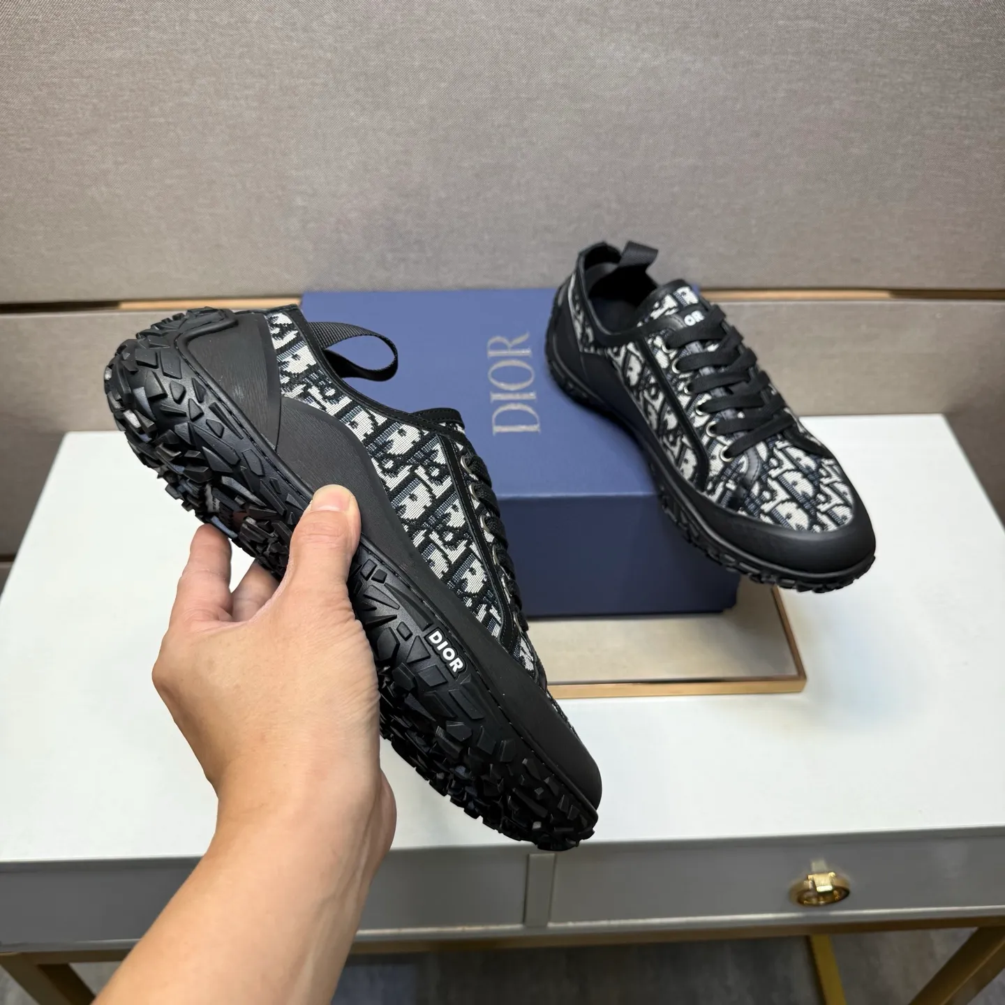 ⬛️Men's shoes 💰p442 [Dior~] Men's casual shoes 2025z cabinet sales simultaneously 🔶Size: 39-44 #️⃣ 🔷2 colors🔜The upper is made of multi-material splicing➕Genuine leather lining, comfortable and breathable, sole: original comfortable and wear-resistant outsole, ⚠️Real shot📱Photographed🎬The real thing is better📢📢📢